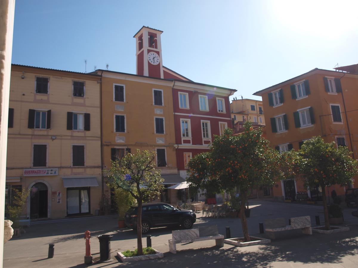 Ostello Palazzo Nizza Massa  Exterior photo