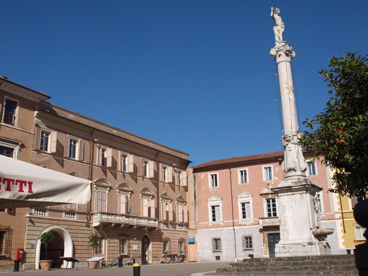 Ostello Palazzo Nizza Massa  Exterior photo